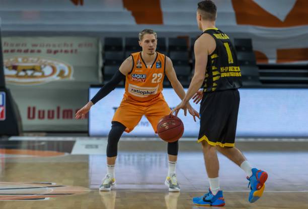 他不仅不断 他不仅不断