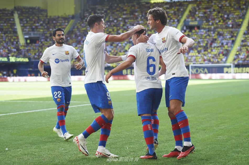 背后折射出 背后折射出