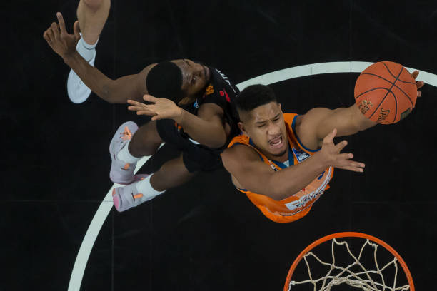 同样表现突 同样表现突